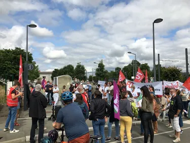 CHU Angers. Une soixantaine de soignants rassemblés pour dire "non"...